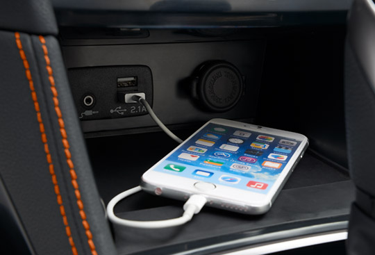 <sg-lang1>USB konektor a konektor pro externí zdroj hudby</sg-lang1><sg-lang2></sg-lang2><sg-lang3></sg-lang3>