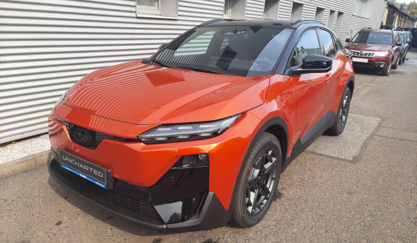 Subaru Uncharted Executive 77 kWh AWD oranžovo-černá perleť H10